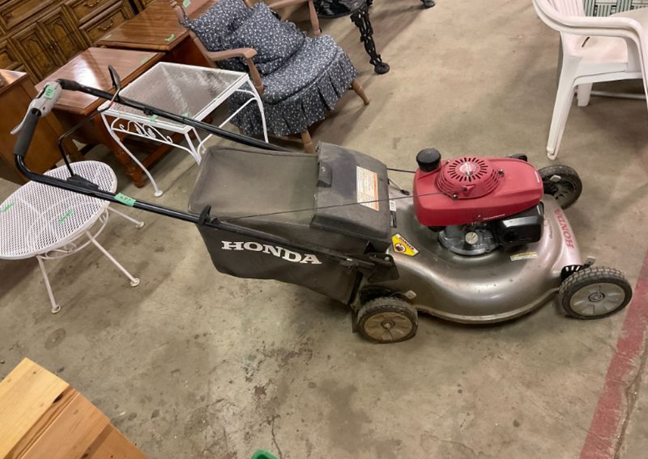687 1