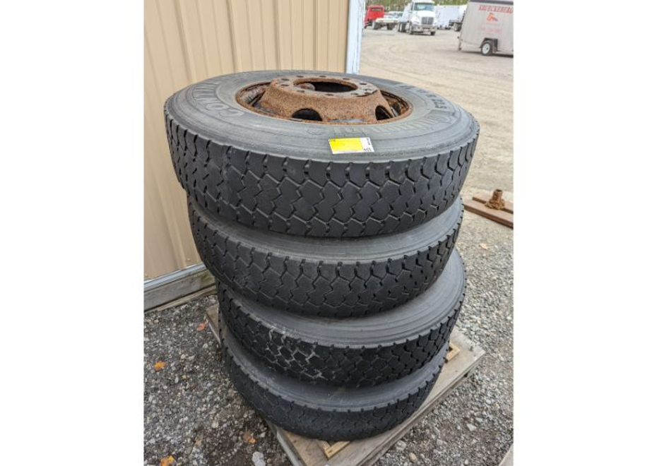 952
