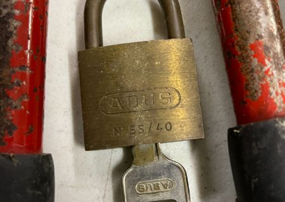 305 1