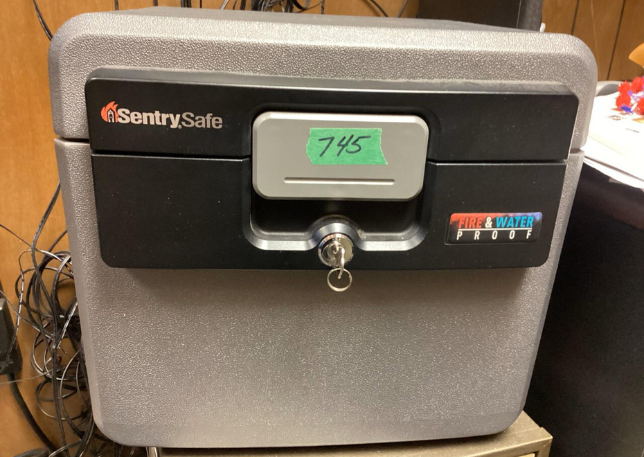 745 1