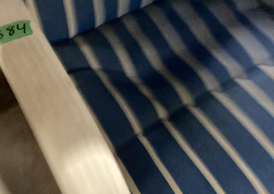 884 1