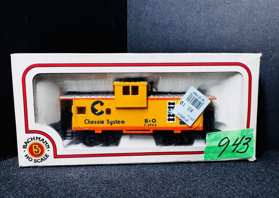 943