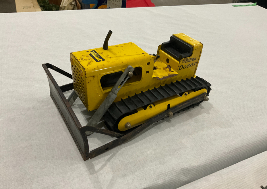 864 1