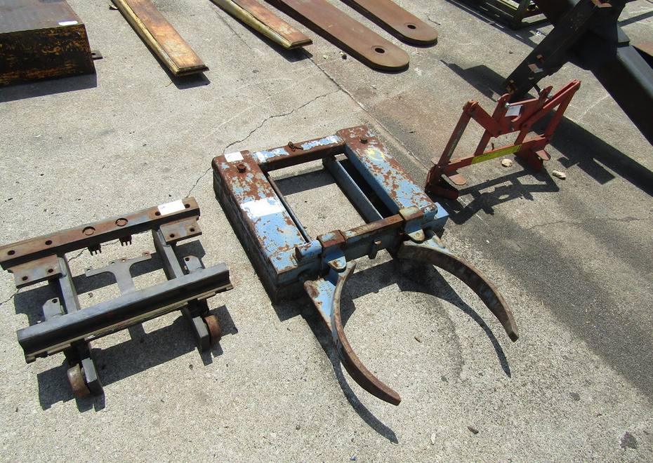 3838 e pontiac st 103