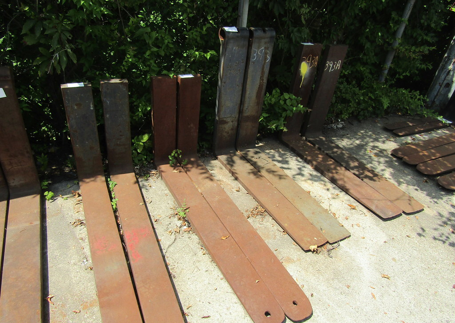 3838 e pontiac st 105