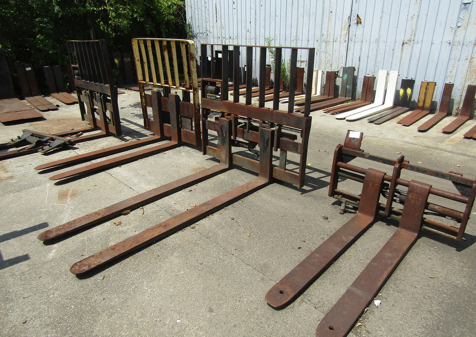 3838 e pontiac st 107