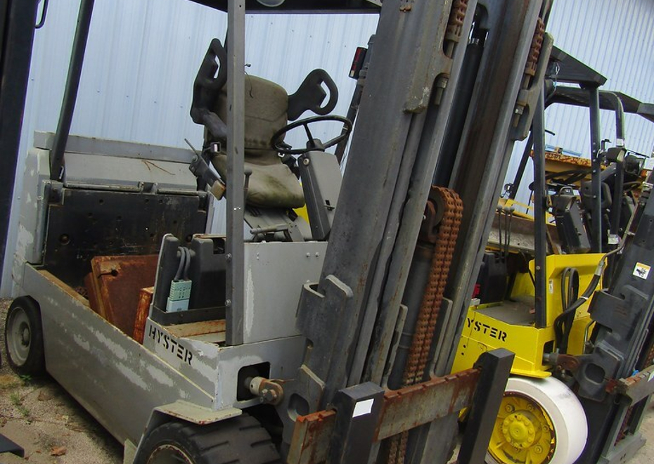 3838 e pontiac st 116