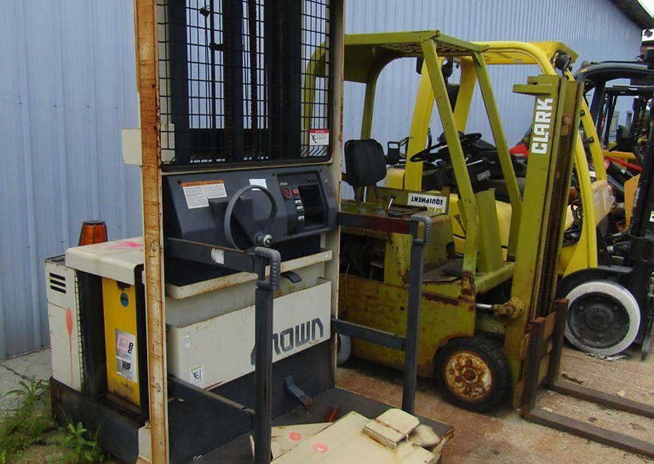 3838 e pontiac st 118