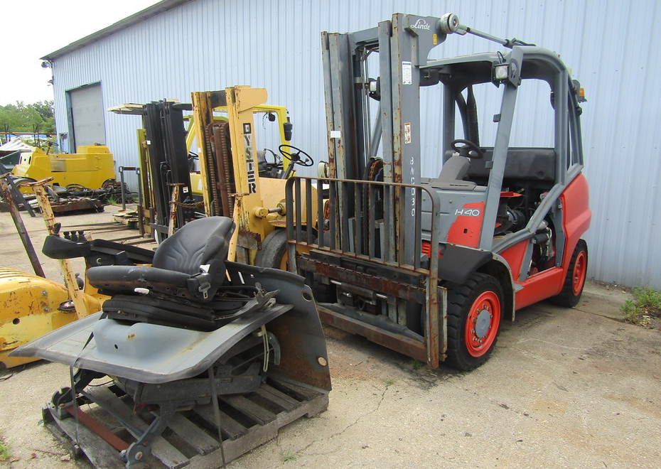 3838 e pontiac st 121