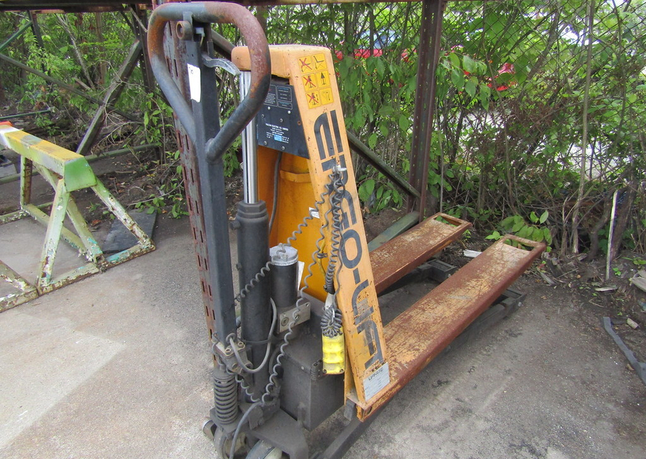 3838 e pontiac st 129