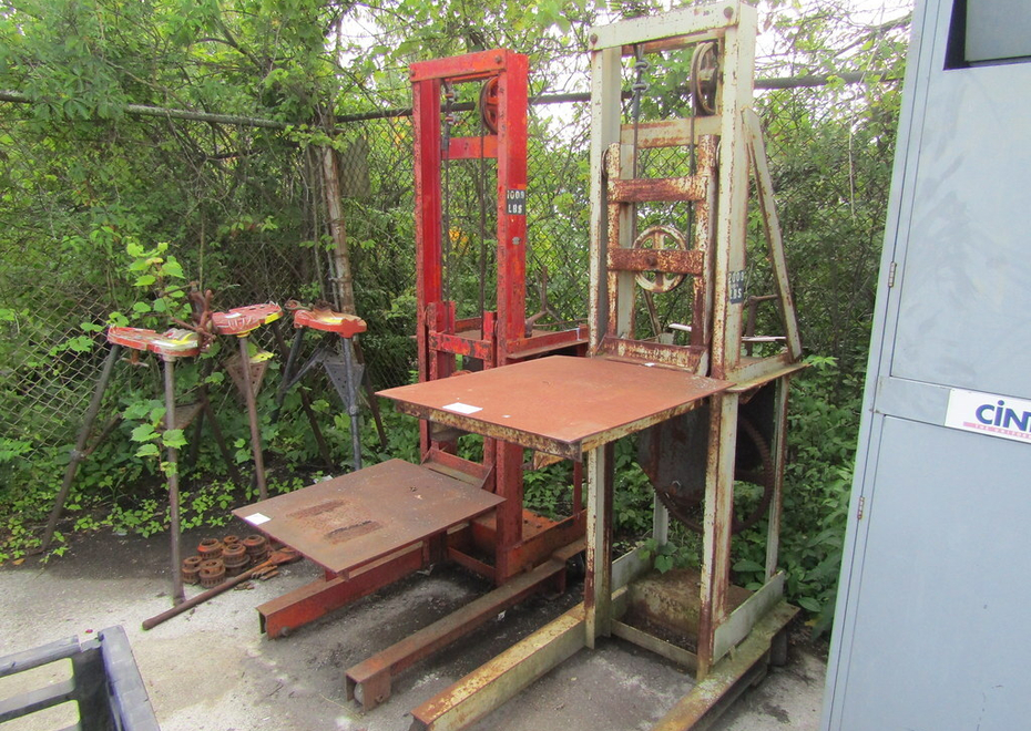 3838 e pontiac st 133