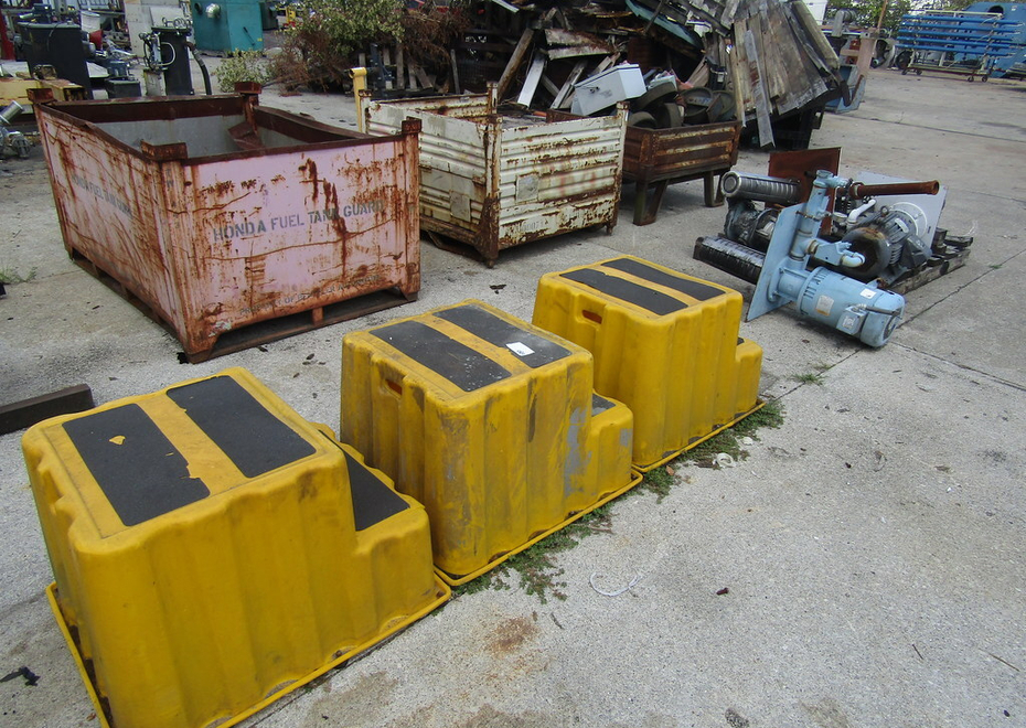 3838 e pontiac st 136