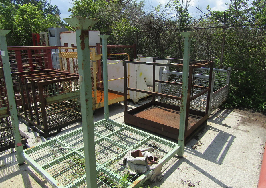 3838 e pontiac st 142