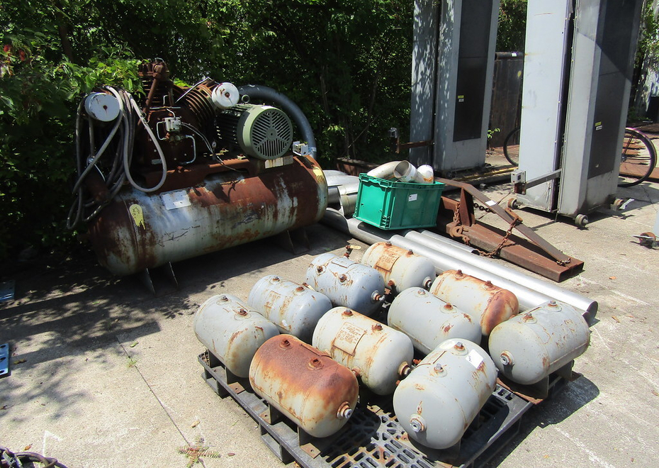 3838 e pontiac st 147