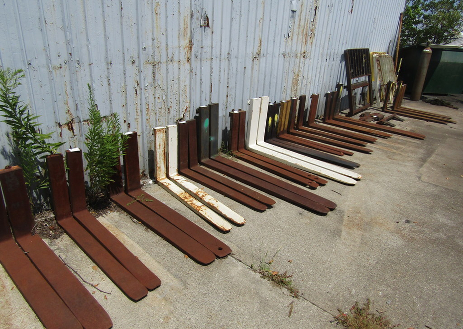 3838 e pontiac st 150