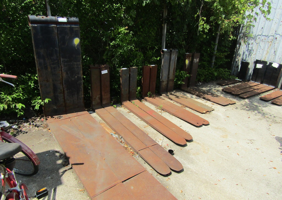 3838 e pontiac st 152