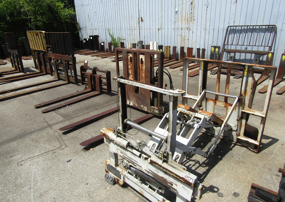 3838 e pontiac st 153