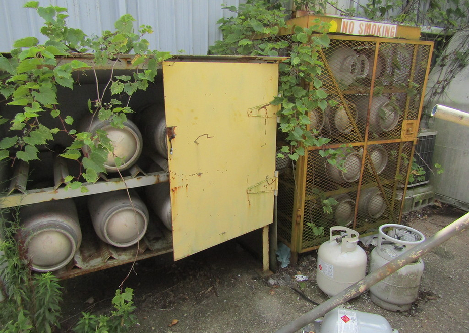 3838 e pontiac st 156