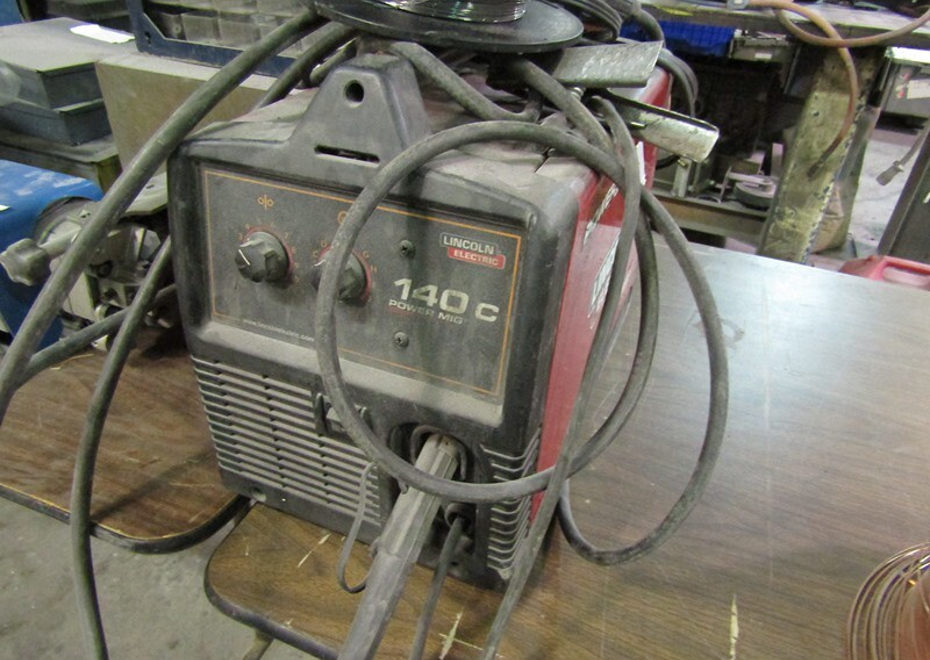 3838 e pontiac st 171