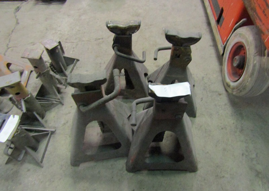 3838 e pontiac st 176