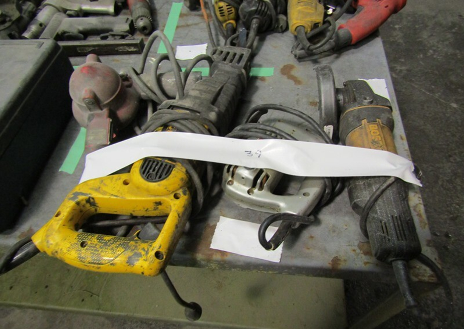 3838 e pontiac st 183