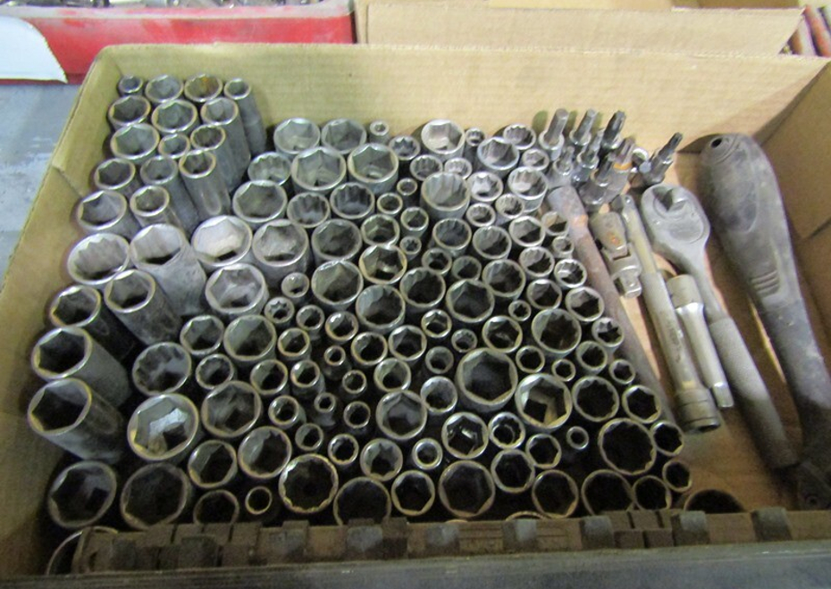 3838 e pontiac st 184