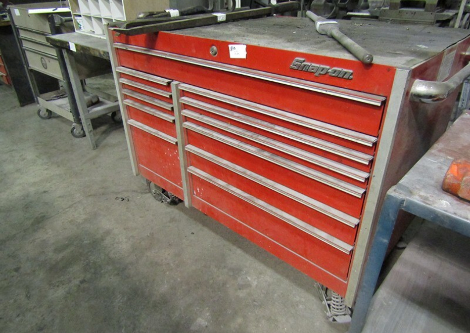 3838 e pontiac st 186