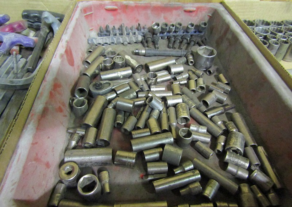 3838 e pontiac st 195