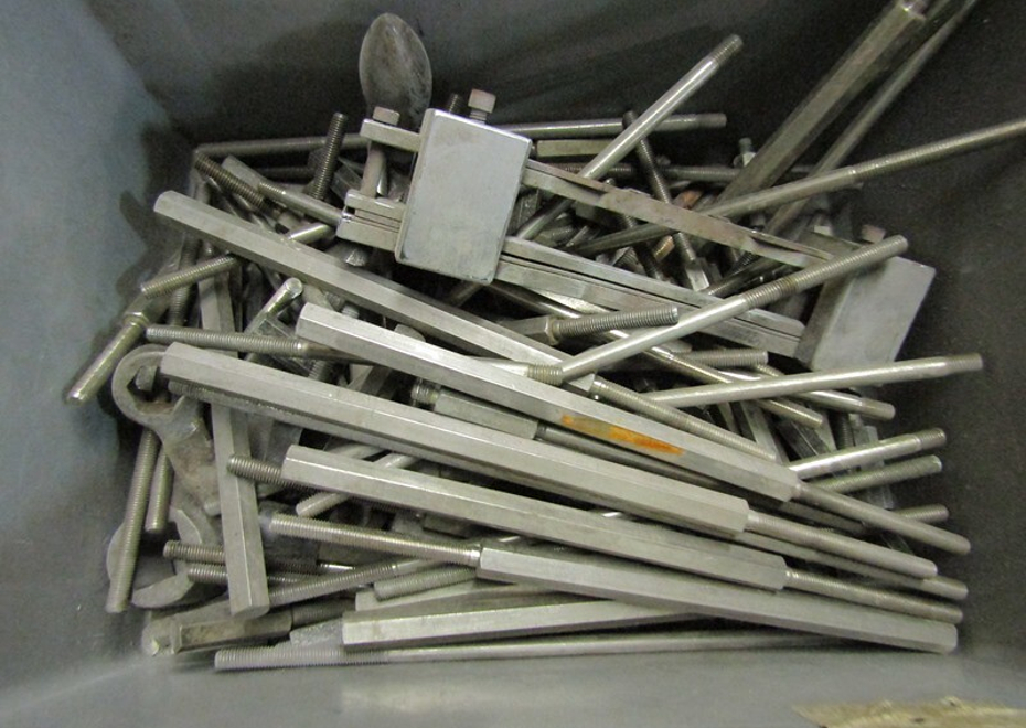 3838 e pontiac st 197