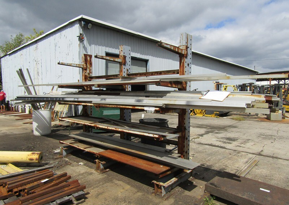 3838 e pontiac st 210