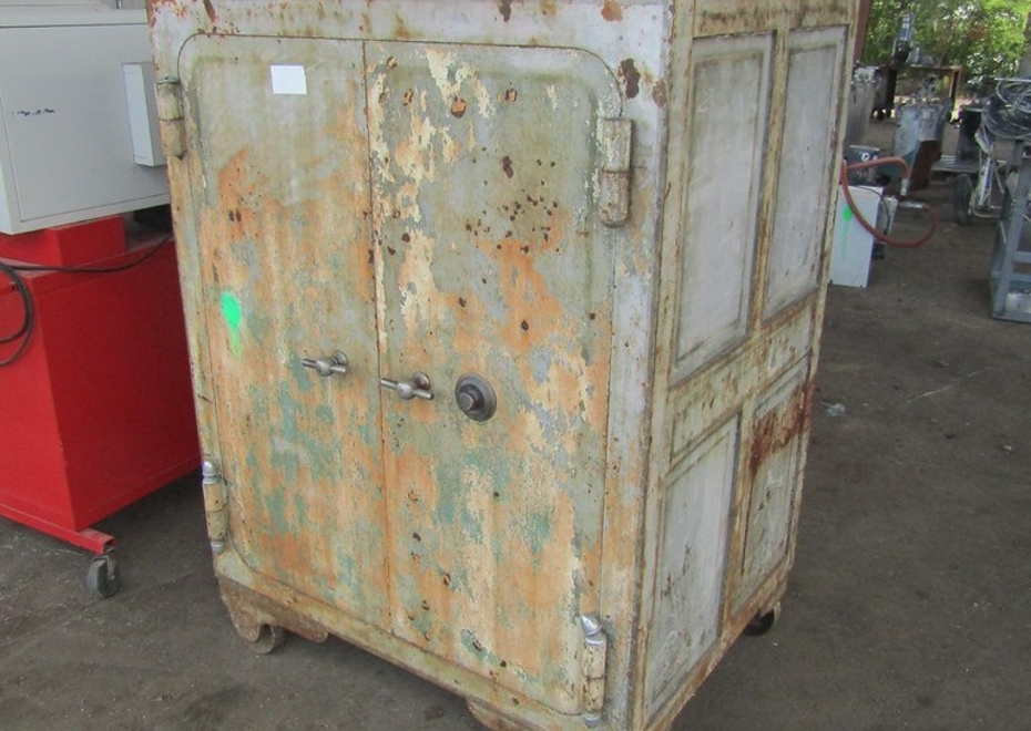 3838 e pontiac st 54