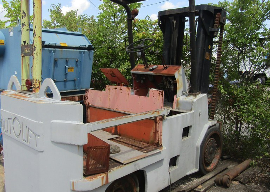 3838 e pontiac st 60