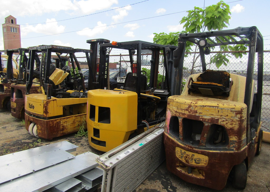 3838 e pontiac st 71