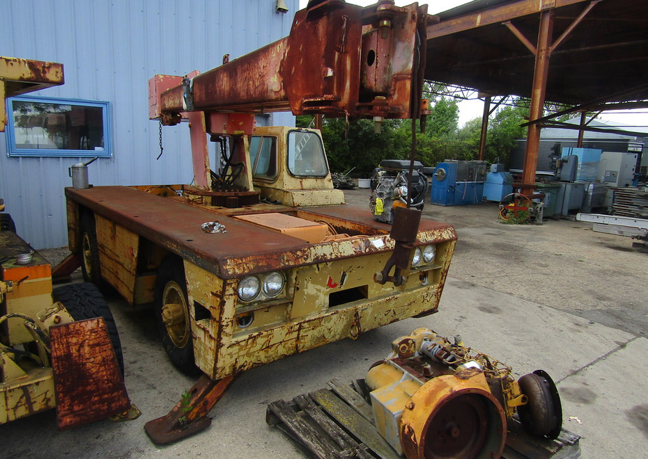 3838 e pontiac st 72