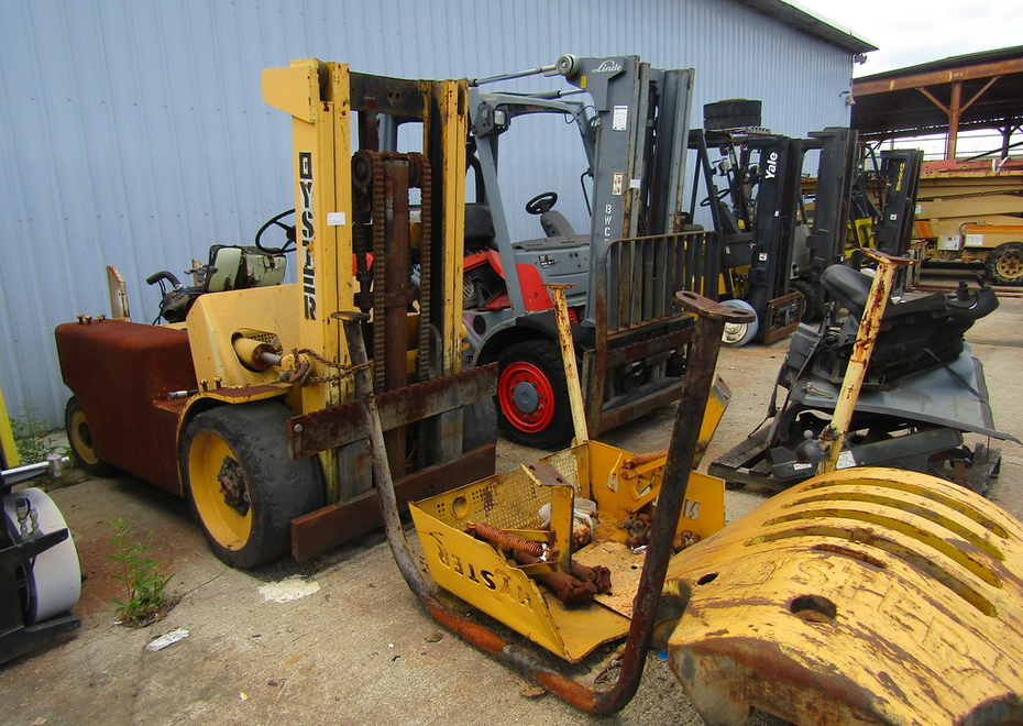 3838 e pontiac st 73