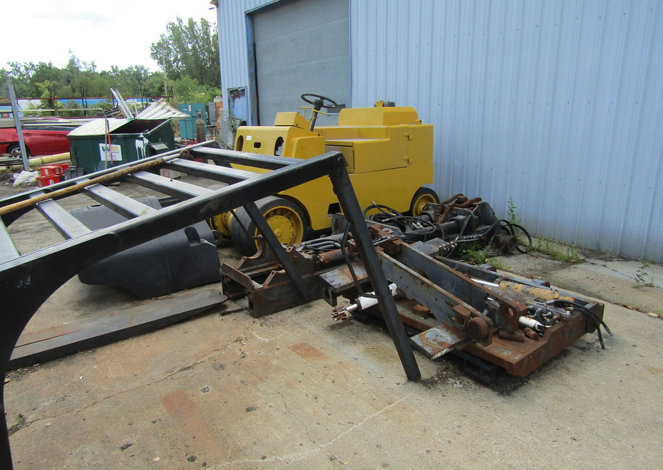 3838 e pontiac st 74