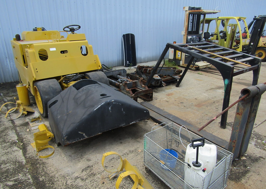 3838 e pontiac st 75