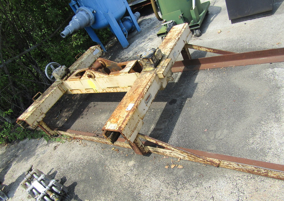 3838 e pontiac st 98