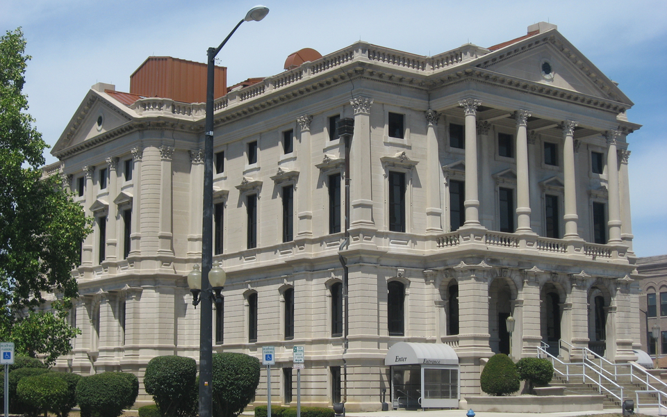 Grant County Courthouse in Marion
